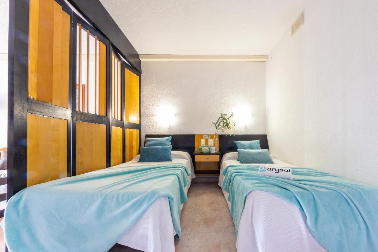 Apartamentos Alboran-Arysal Salou Bagian luar foto