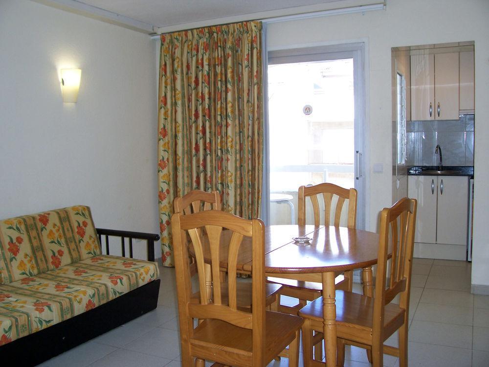 Apartamentos Alboran-Arysal Salou Bagian luar foto