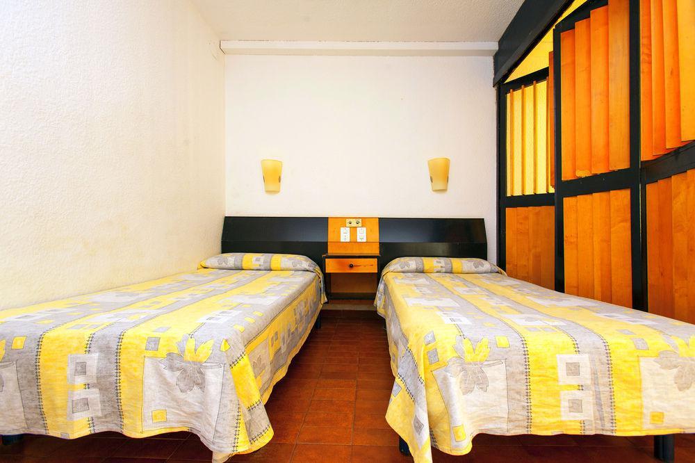 Apartamentos Alboran-Arysal Salou Bagian luar foto