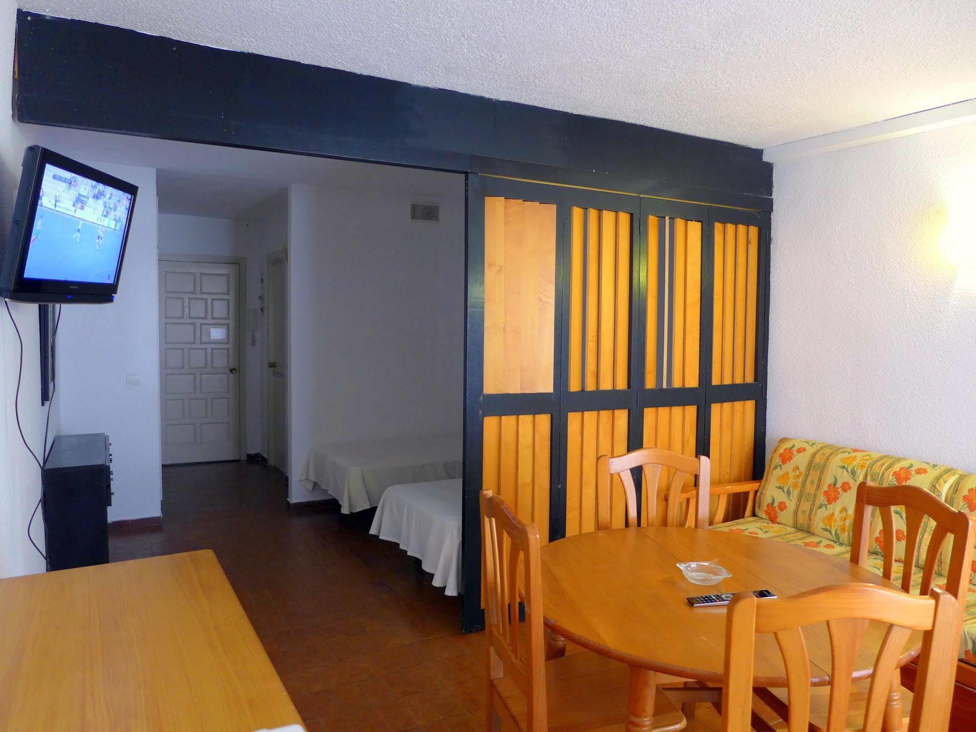 Apartamentos Alboran-Arysal Salou Bagian luar foto