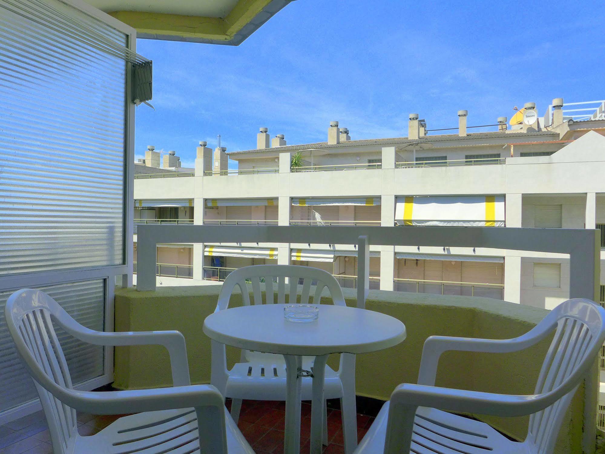 Apartamentos Alboran-Arysal Salou Bagian luar foto