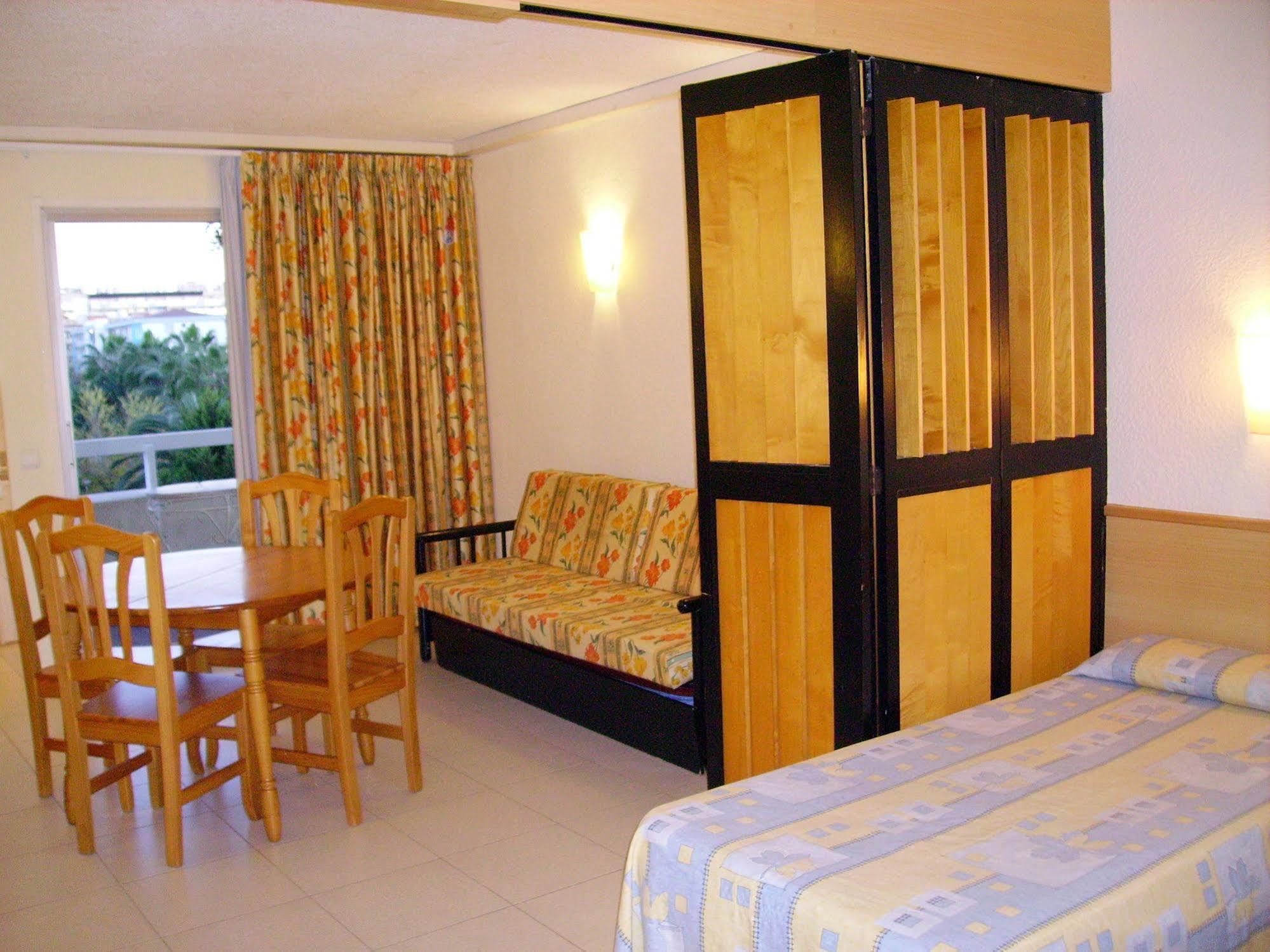 Apartamentos Alboran-Arysal Salou Bagian luar foto